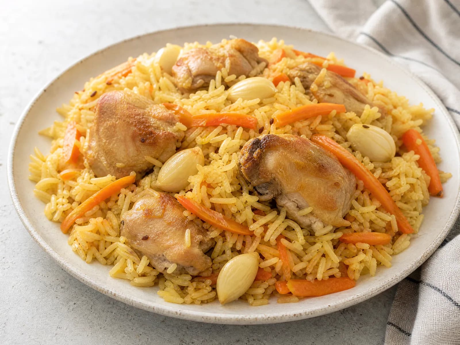 Плов с курицей в кастрюле